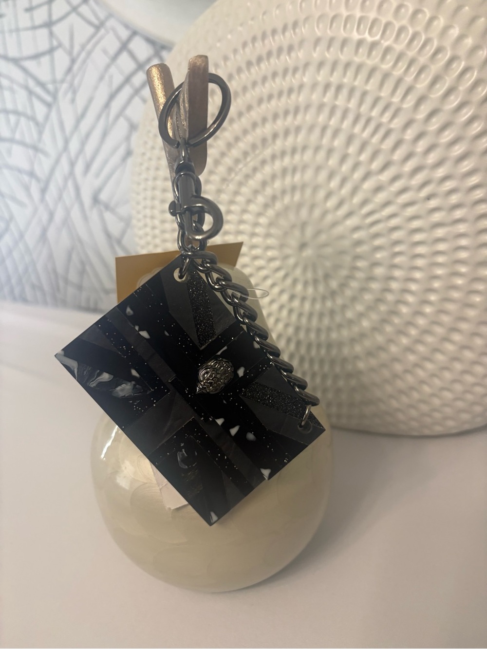 Kurt Geiger London Kensington Union Jack Acrylic Keychain - Picture 4 of 7
